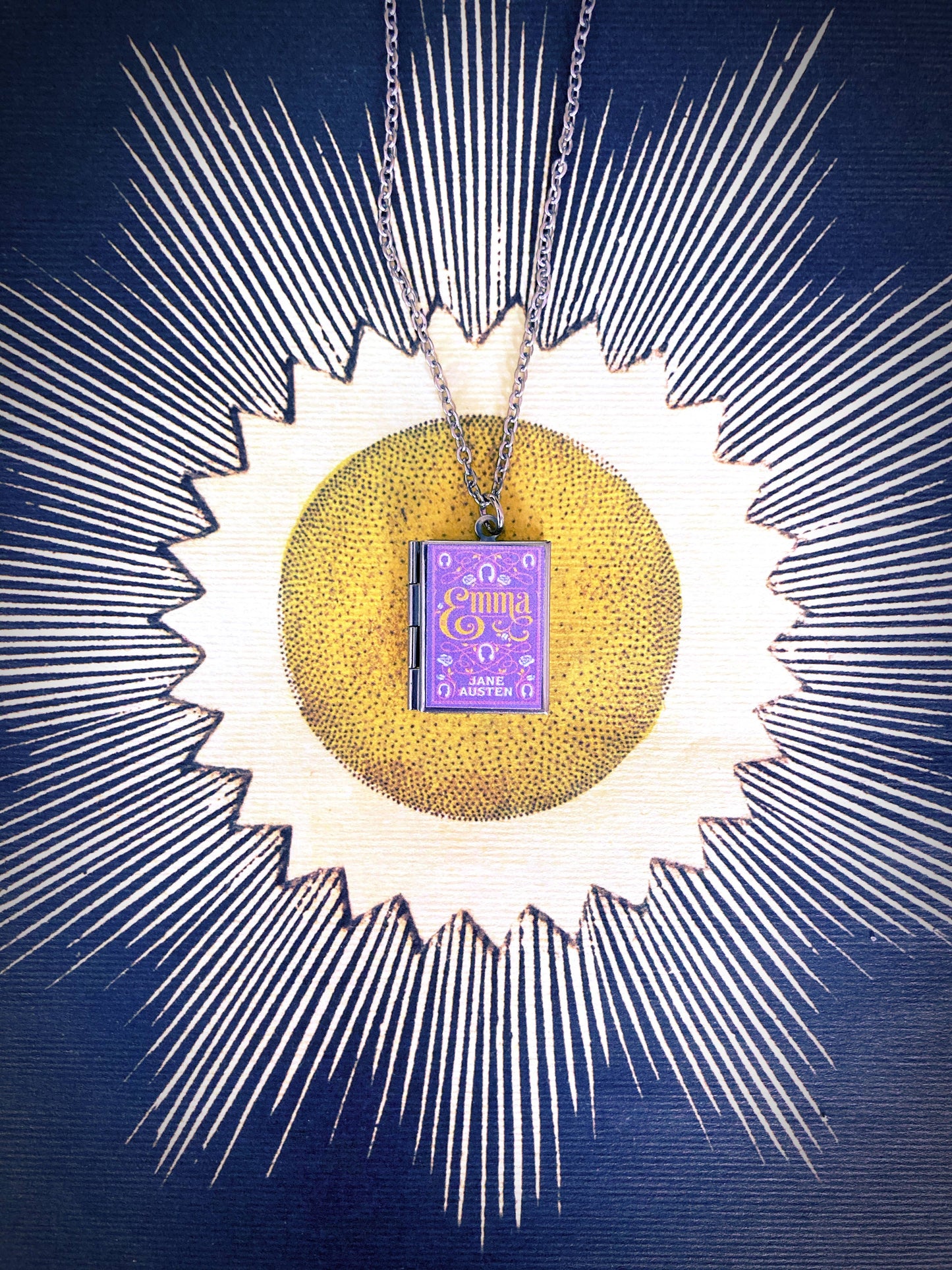 Book Locket Emma - Lilac Filagree