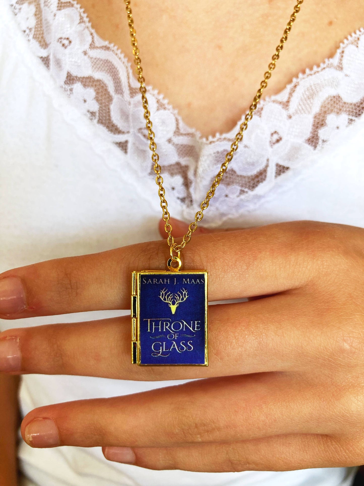Book Locket Throne of Glass - Lord of the North