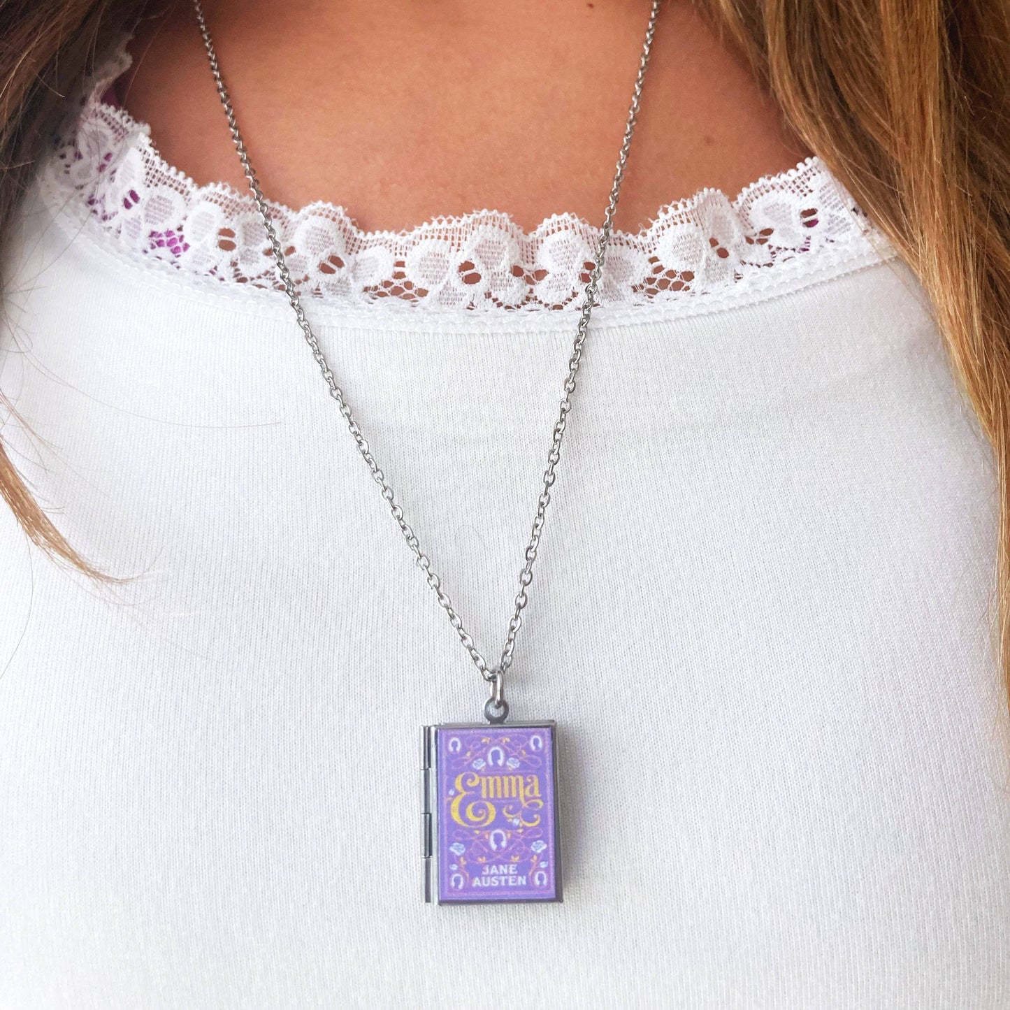 Book Locket Emma - Lilac Filagree
